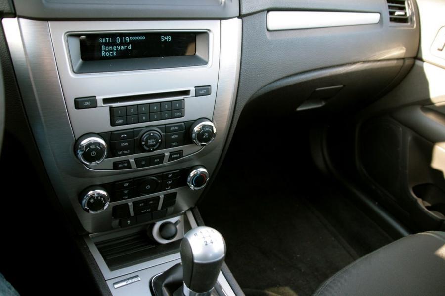  Ford Fusion SE 6MT 2010 года  (фото 21 из 35)
